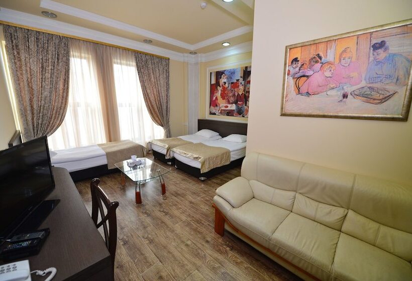 스탠다드 트리플 룸, Yerevan Deluxe