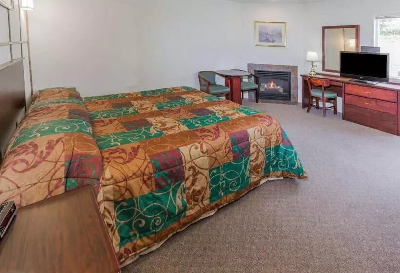 キングサイズベッドのデラックスルーム, Travelodge By Wyndham Depoe Bay