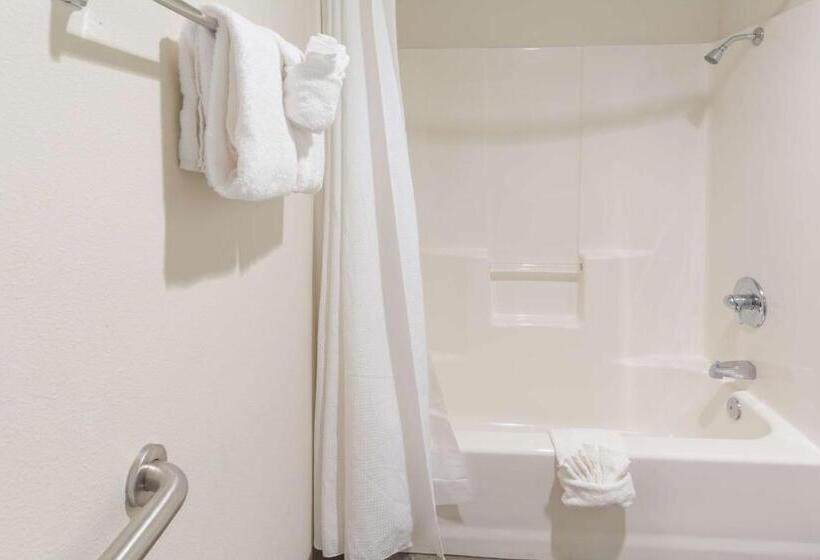 Номер Deluxe Вид на Море, Travelodge By Wyndham Depoe Bay