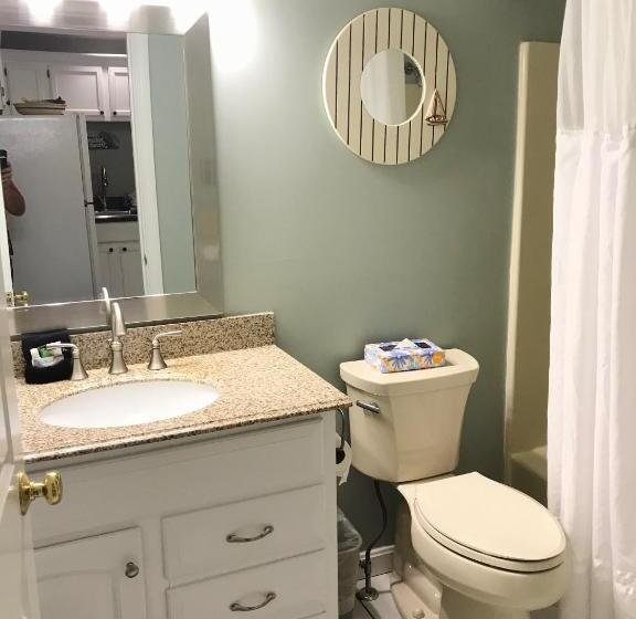 スイート, Elmwood Resort