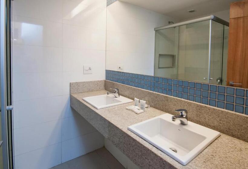 اتاق استاندارد سه نفره, Americas Granada