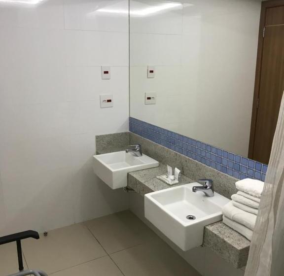 اتاق استاندارد با تخت بزرگ برای معلولان, Americas Granada