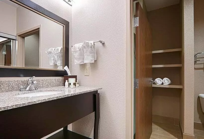 スイート, Best Western Plus Cushing Inn & Suites