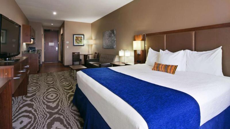 带大床的标准间, Best Western Plus Williston Hotel & Suites