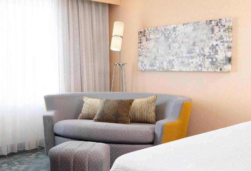 스탠다드 룸 킹사이즈 침대, Courtyard Des Moines Ankeny