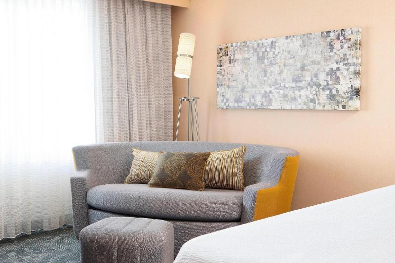 اتاق استاندارد با تخت بزرگ, Courtyard Des Moines Ankeny