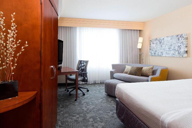 스탠다드 룸 킹사이즈 침대, Courtyard Des Moines Ankeny