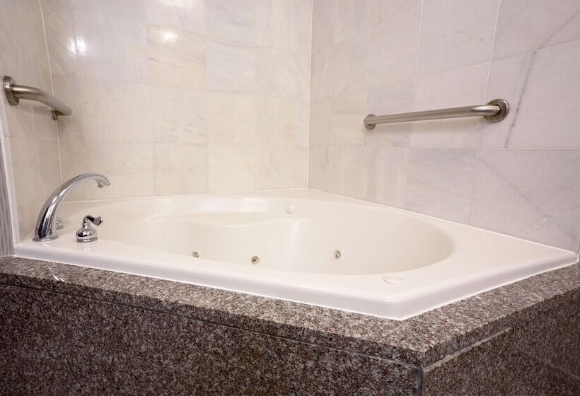 Номер Deluxe, Drury Inn & Suites Columbus Grove City