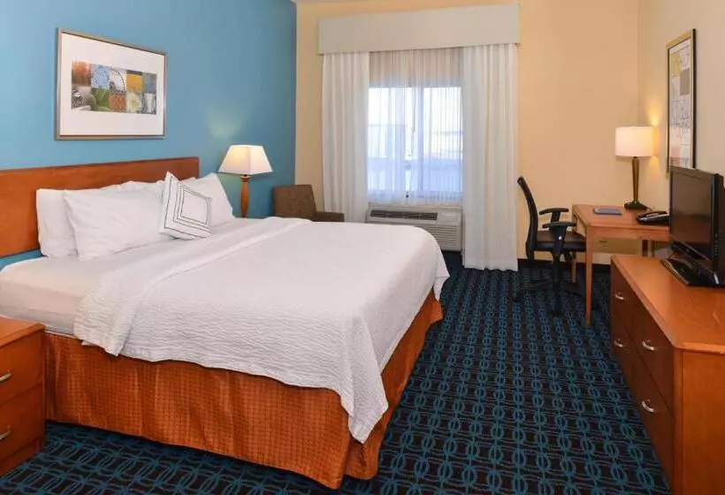 キングサイズベッドのスタンダードルーム, Fairfield Inn & Suites Bloomington