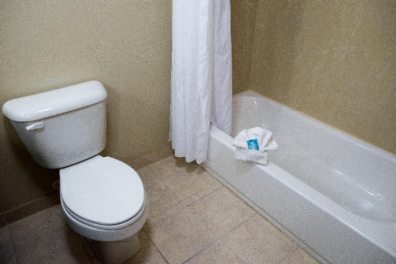 جناح, Holiday Inn Express   Albert Lea, An Ihg