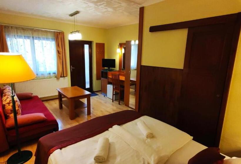 Comfort room with balcony, Oswaldo