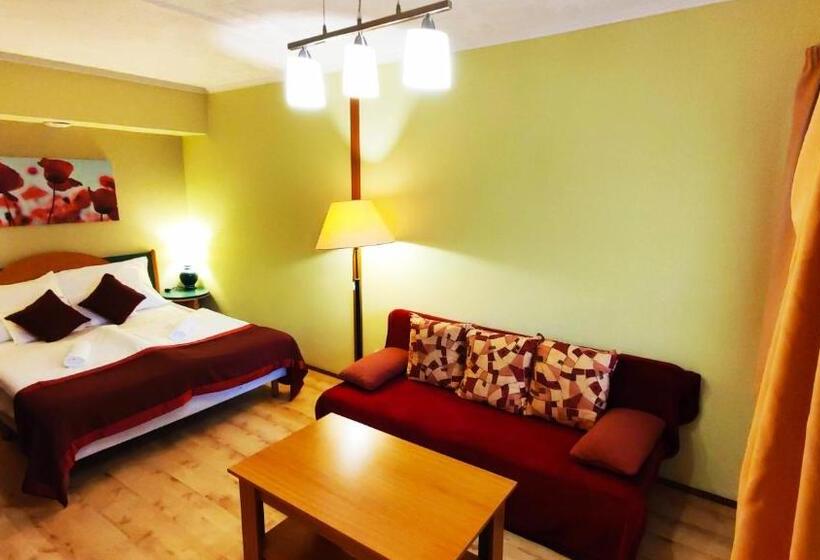 Comfort room with balcony, Oswaldo