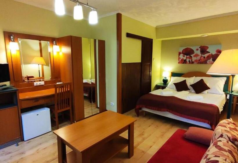 Comfort room with balcony, Oswaldo