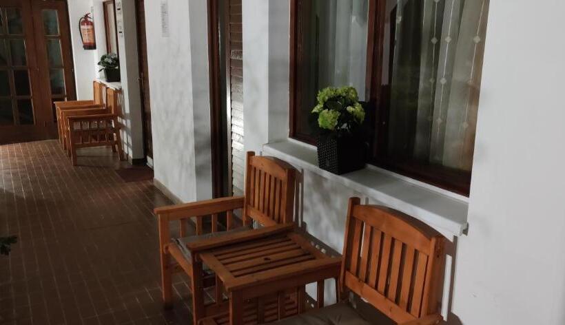 Comfort room with balcony, Oswaldo