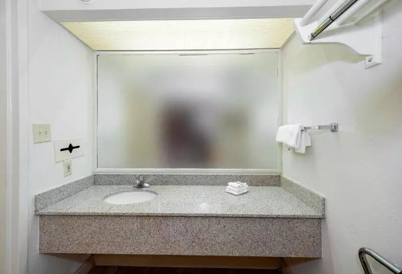 ２ダブルベッドのスタンダードルーム, Red Roof Inn & Suites Wytheville