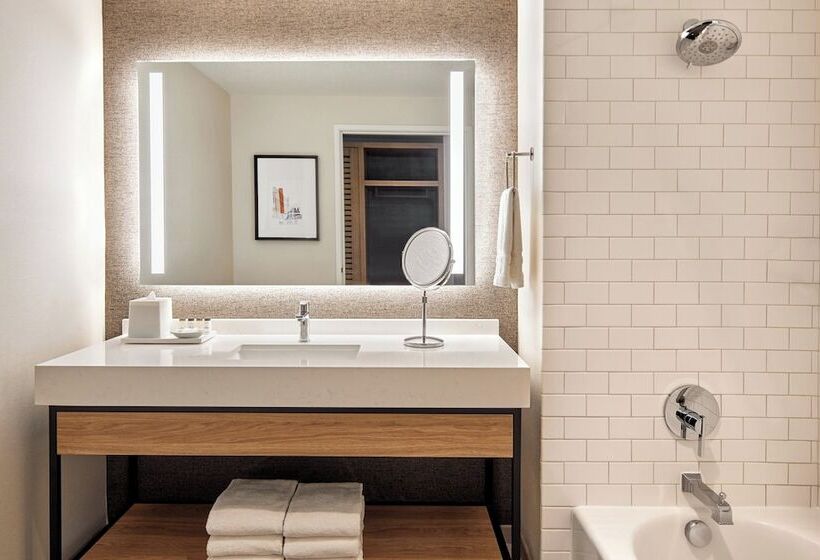 Premium room with view, Sheraton Phoenix Downtown