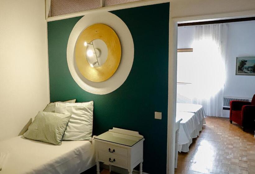 اتاق کلاسیک سه تخته, Terrace House