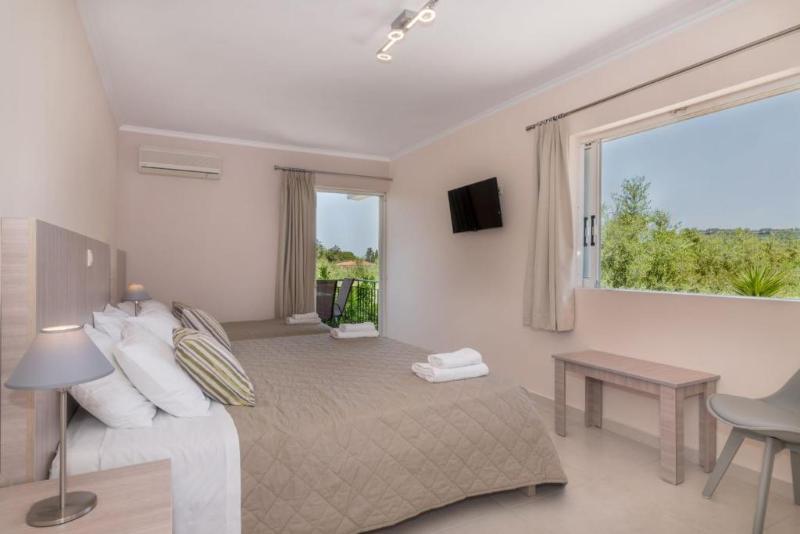 اتاق استاندارد سه نفره, Varres