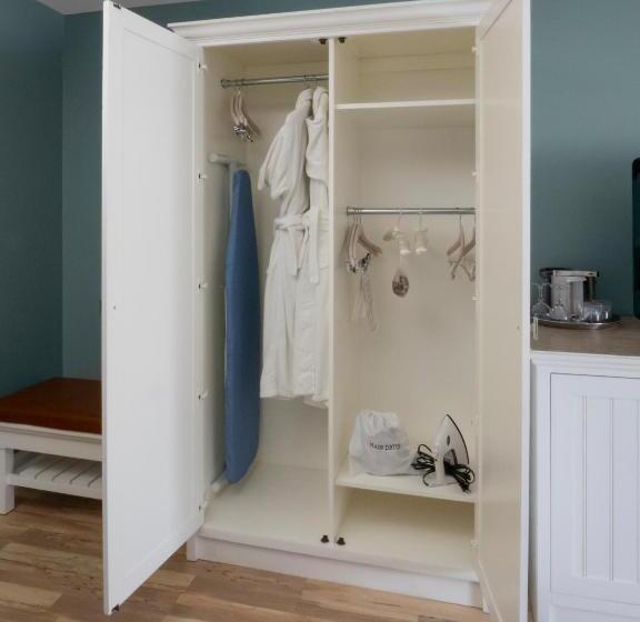 חדר סטנדרט מותאם לאדם עם מוגבלויות, Watkins Glen Harbor