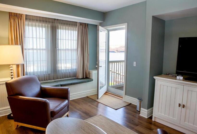 מיטת קינג בסוויטה, Watkins Glen Harbor