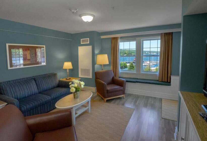 מיטת קינג בסוויטה, Watkins Glen Harbor