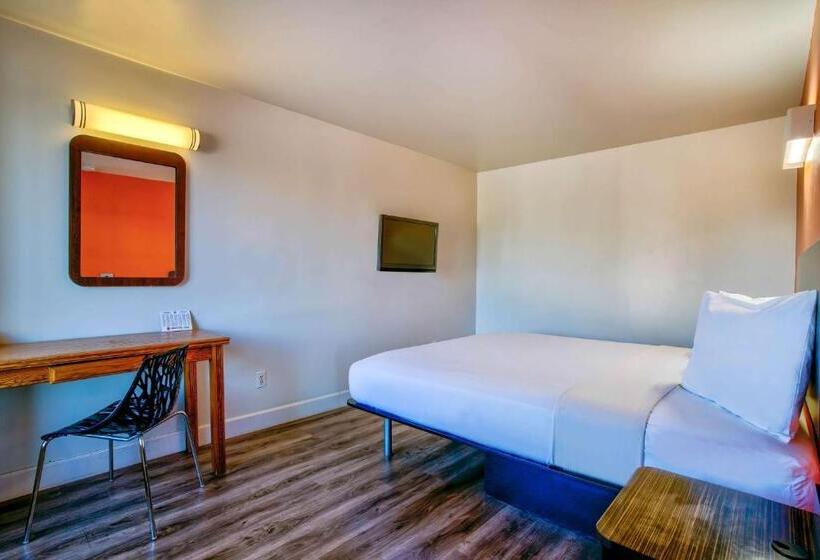 带大床的标准间, Motel 6hesperia, Ca  West Main Street I15