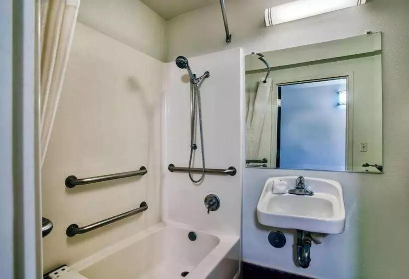 身障者適用スタンダードルーム, Motel 6hesperia, Ca West Main Street I15