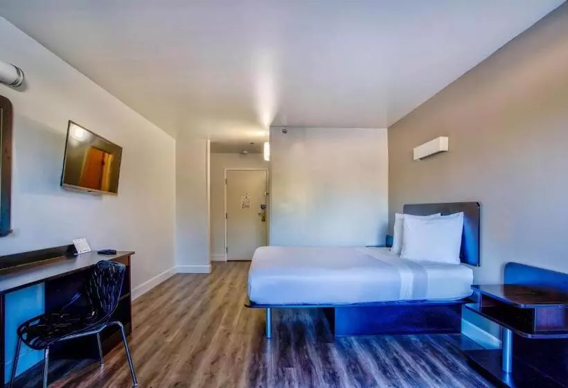 身障者適用スタンダードルーム, Motel 6hesperia, Ca West Main Street I15