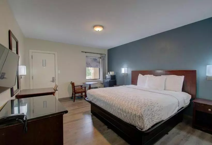 キングサイズベッドのスタンダードルーム, Budget Inn Falls Church