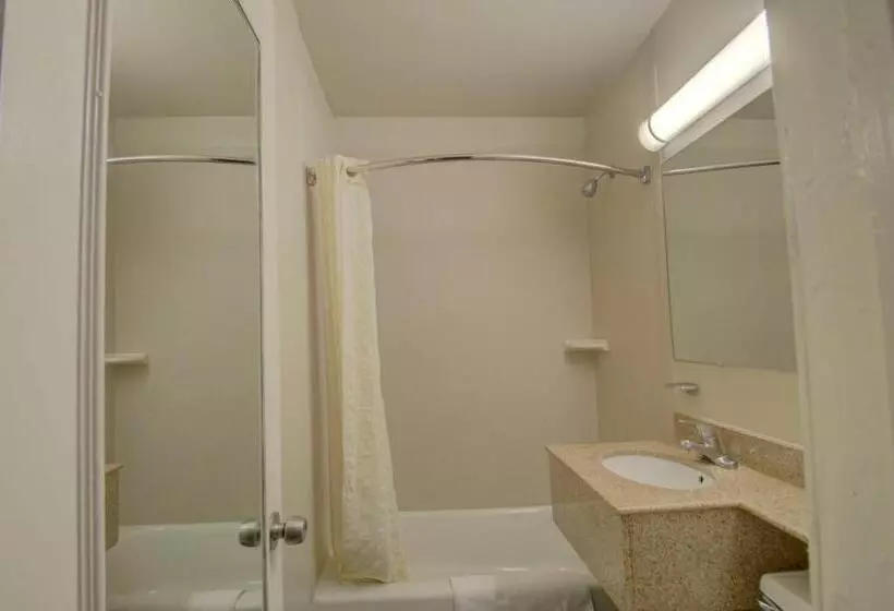 スタンダードルーム, Budget Inn Falls Church