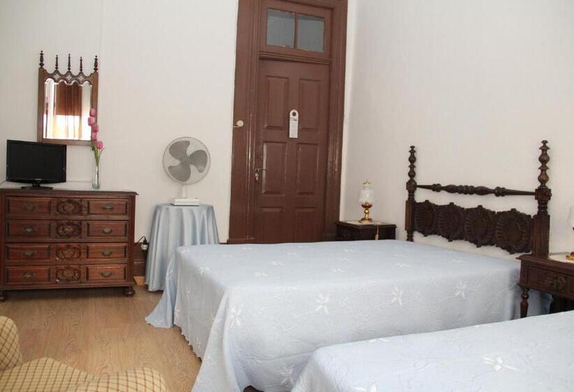 اتاق کلاسیک خانوادگی, Almada Guest House