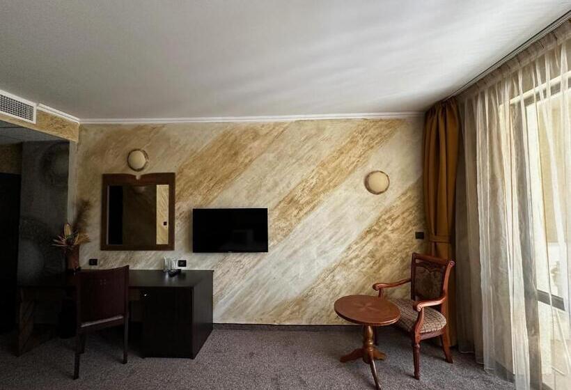 Номер Стандарт с Балконом, Art Hotel Babylon