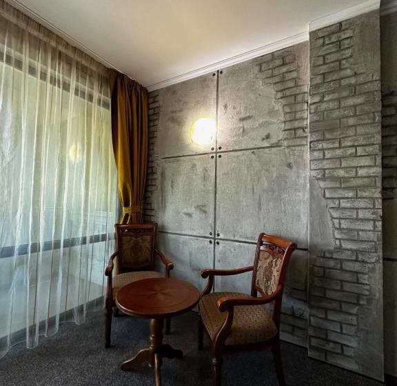 Номер Superior с Балконом, Art Hotel Babylon