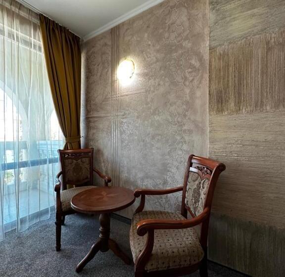 Номер Superior с Балконом, Art Hotel Babylon