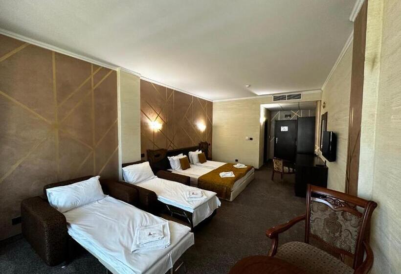 Номер Superior с Балконом, Art Hotel Babylon