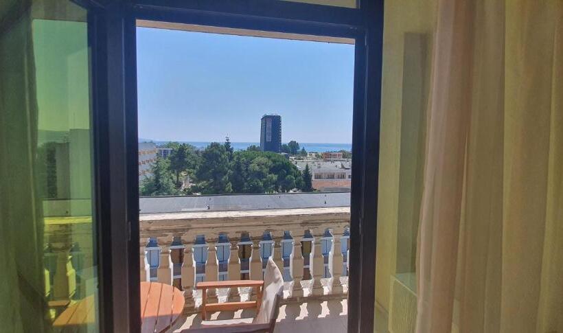 סטודיו סטנדרטי עם נוף לים ומרפסת, Art Hotel Babylon