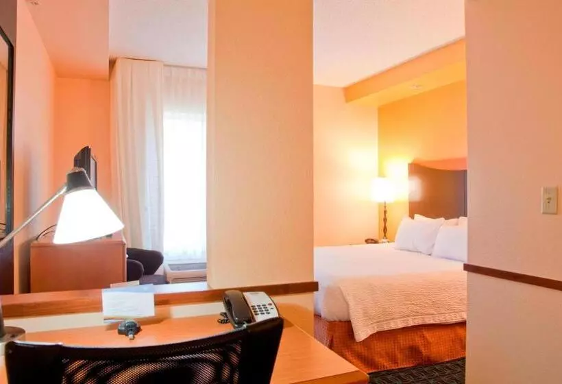 キングサイドベッドのスタンダードワンルーム, Fairfield Inn & Suites Bedford