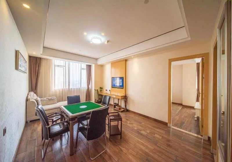 اتاق لوکس با چشم‌انداز شهر, Bahi Ajman Palace