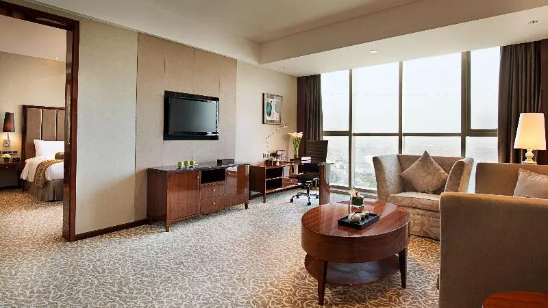 キングサイズベッドのスイートルーム, Crowne Plaza Zhenjiang, An Ihg