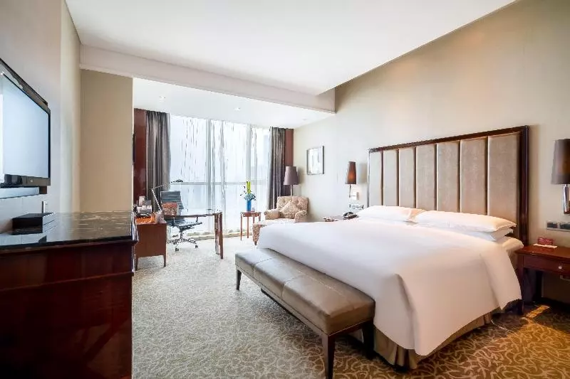 キングサイズベッドのスイートルーム, Crowne Plaza Zhenjiang, An Ihg