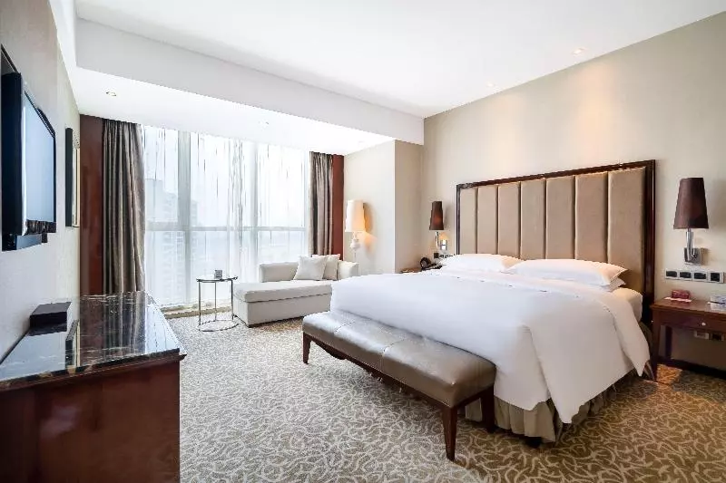 キングサイズベッドのスイートルーム, Crowne Plaza Zhenjiang, An Ihg