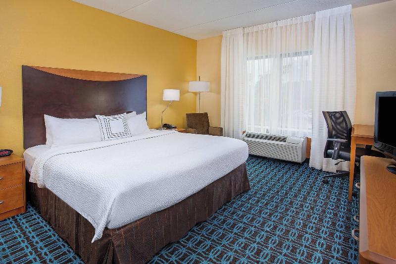 キングサイズベッドのスタンダードルーム, Fairfield Inn & Suites Kodak