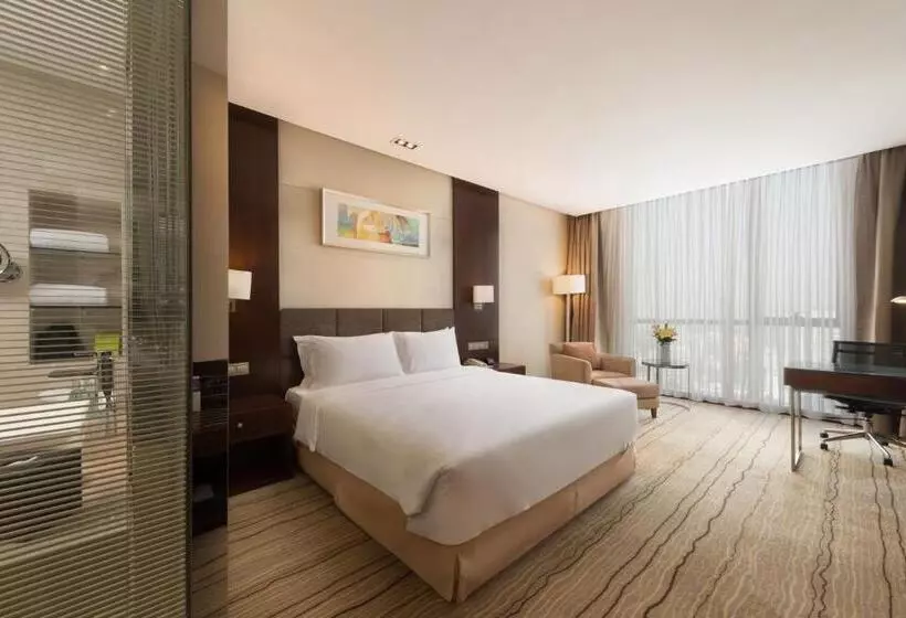 キングサイズベッドのスタンダードルーム, Holiday Inn Taicang City Centre By Ihg