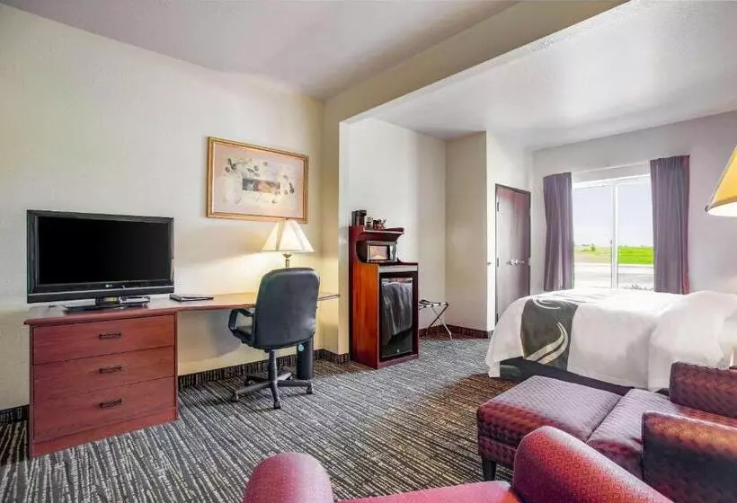 キングサイズベッドのスタンダードルーム, Quality Inn Parsons North