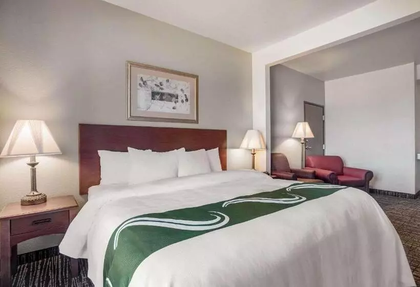キングサイズベッドのスタンダードルーム, Quality Inn Parsons North