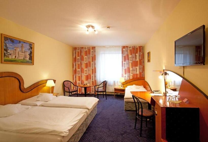 اتاق راحتی سه تخته, Savoy