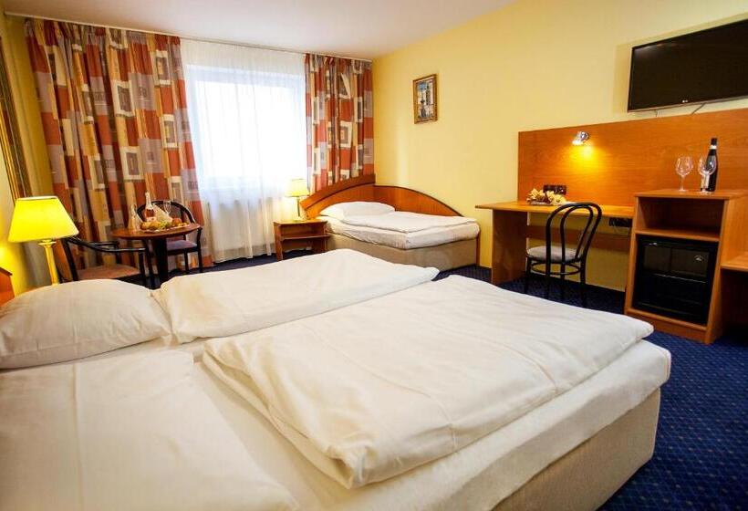 اتاق راحتی سه تخته, Savoy