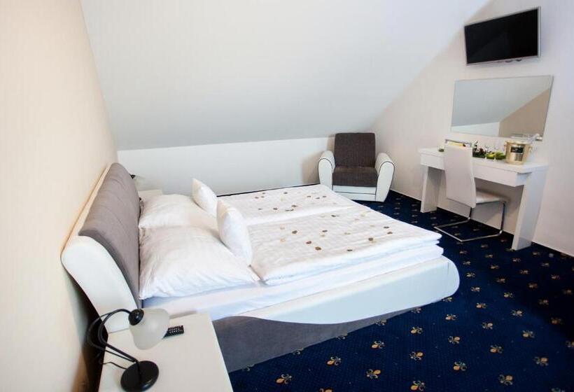 سوئیت کلاسیک, Savoy