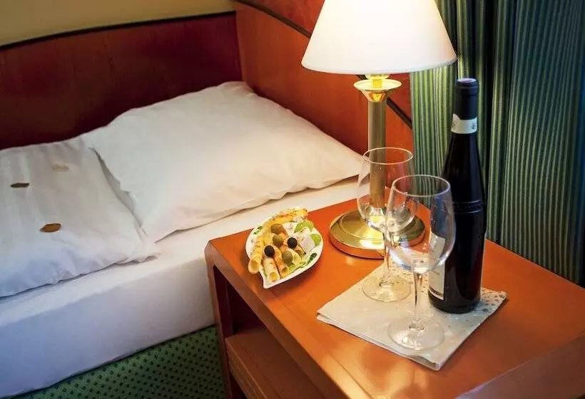 اتاق استاندارد یک نفره, Savoy