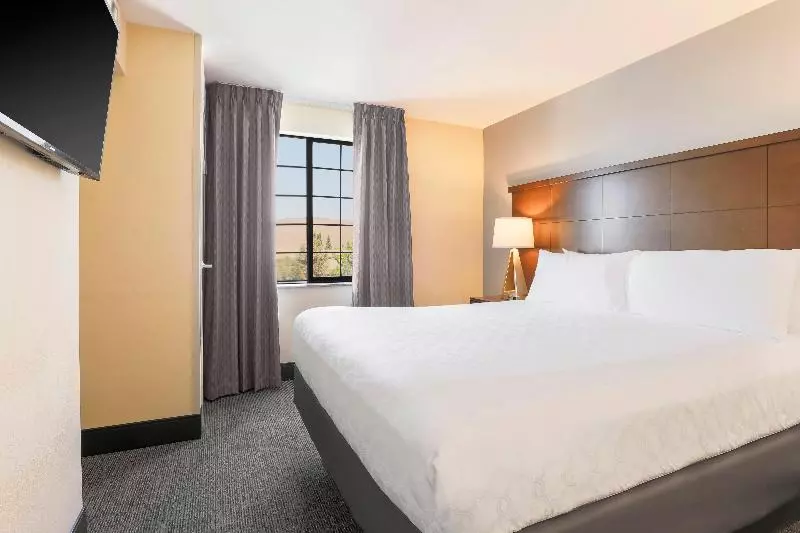 キングサイズベッドのスイートルーム, Staybridge Suites Reno Nevada, An Ihg